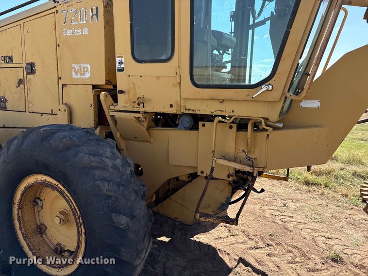 image for item IE9226 1990 Champion 720 A motor grader