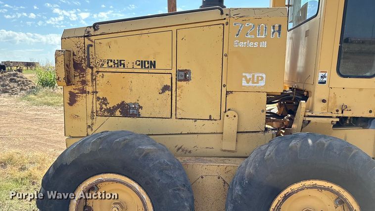image for item IE9226 1990 Champion 720 A motor grader