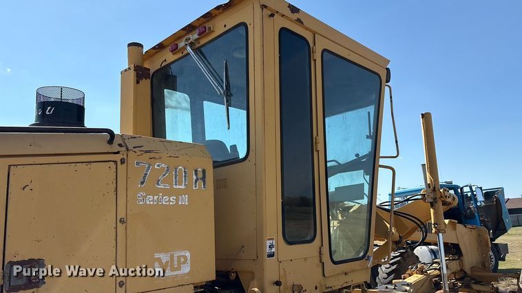 image for item IE9226 1990 Champion 720 A motor grader