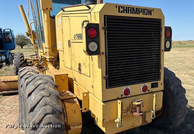 image for item IE9226 1990 Champion 720 A motor grader