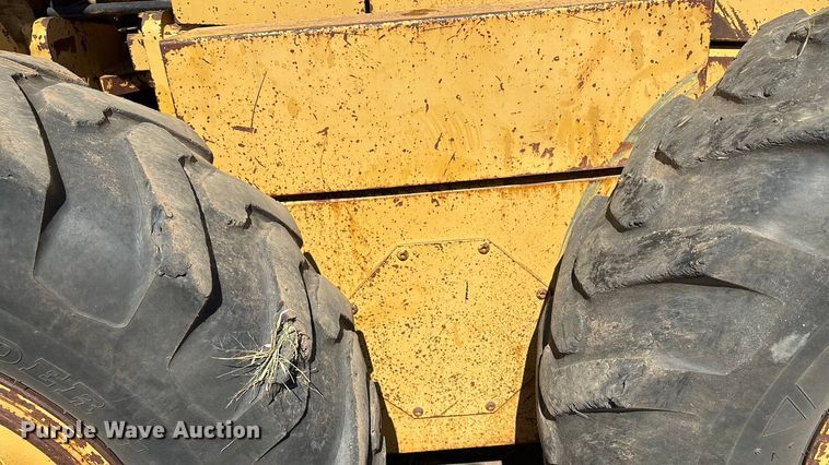 image for item IE9226 1990 Champion 720 A motor grader