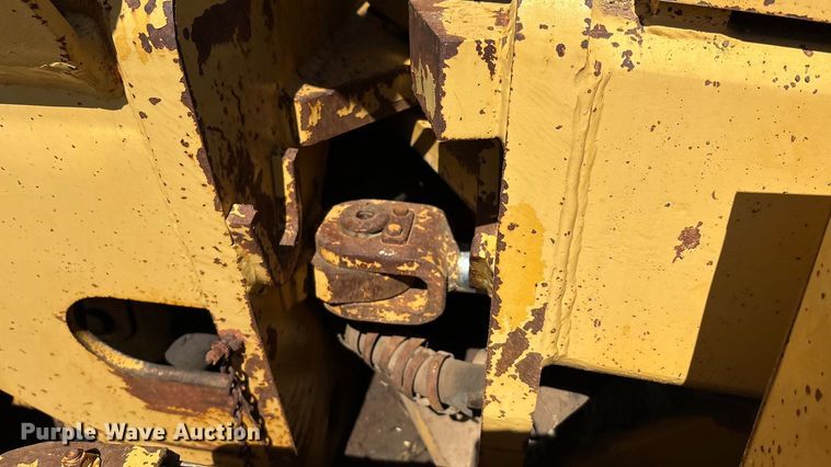 image for item IE9226 1990 Champion 720 A motor grader