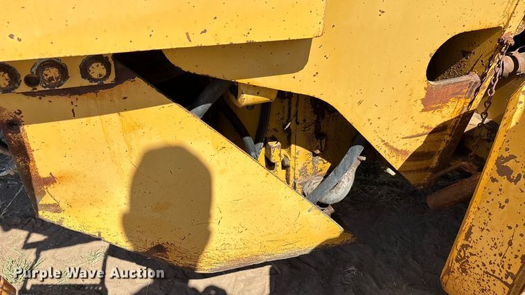 image for item IE9226 1990 Champion 720 A motor grader