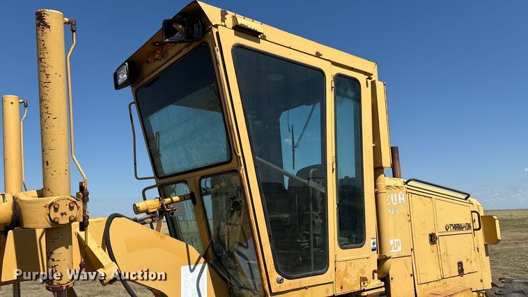 image for item IE9226 1990 Champion 720 A motor grader