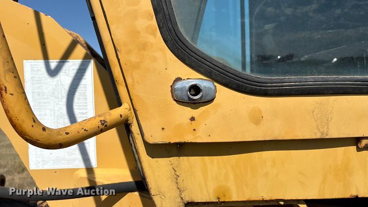 image for item IE9226 1990 Champion 720 A motor grader