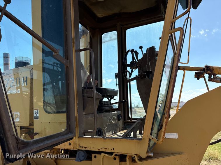 image for item IE9226 1990 Champion 720 A motor grader