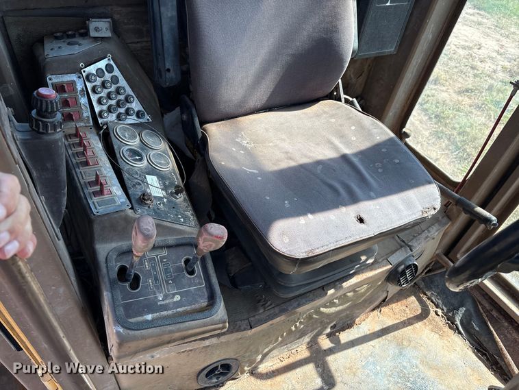 image for item IE9226 1990 Champion 720 A motor grader