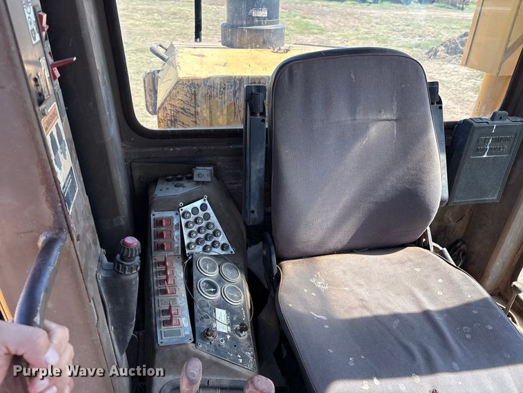 image for item IE9226 1990 Champion 720 A motor grader