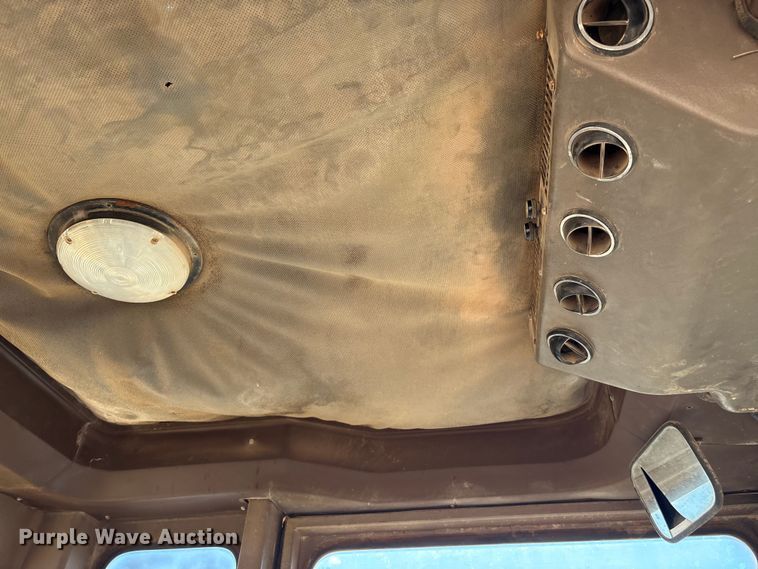 image for item IE9226 1990 Champion 720 A motor grader