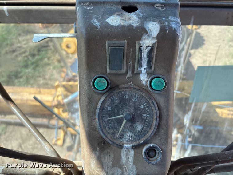 image for item IE9226 1990 Champion 720 A motor grader