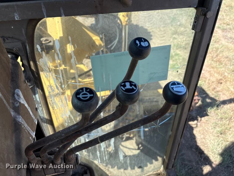 image for item IE9226 1990 Champion 720 A motor grader