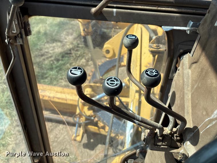 image for item IE9226 1990 Champion 720 A motor grader