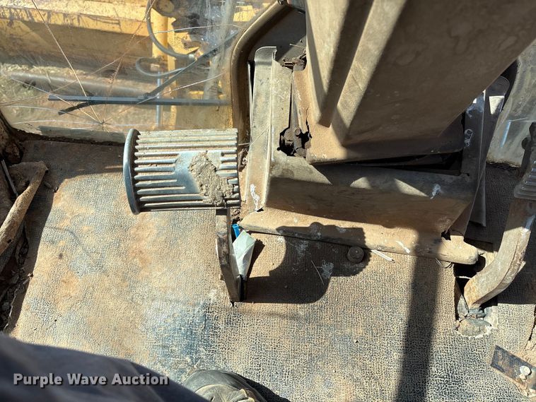 image for item IE9226 1990 Champion 720 A motor grader