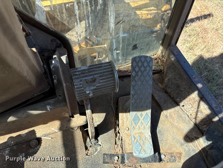 image for item IE9226 1990 Champion 720 A motor grader