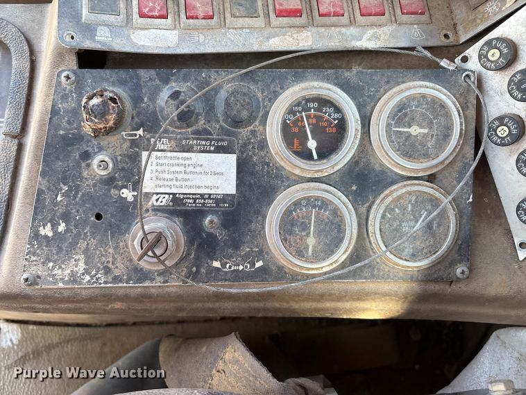 image for item IE9226 1990 Champion 720 A motor grader