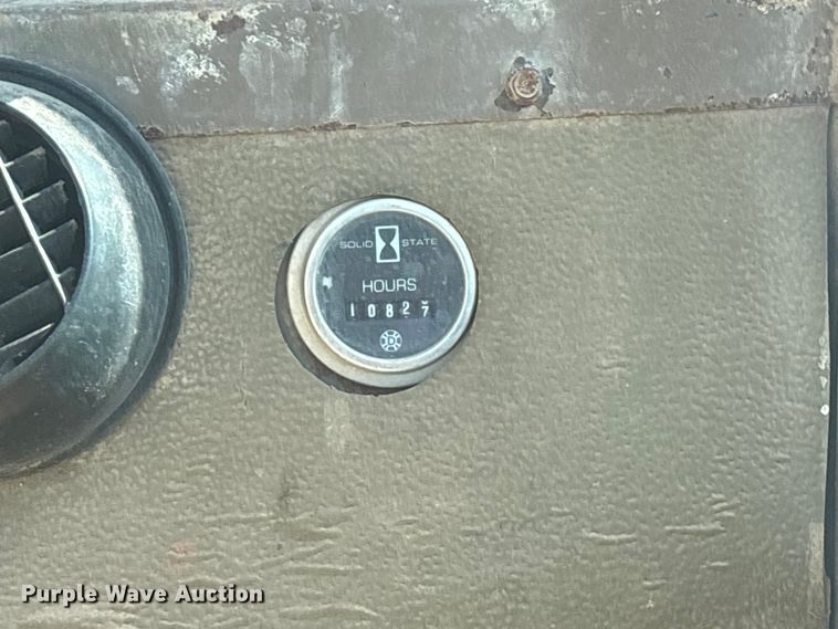 image for item IE9226 1990 Champion 720 A motor grader