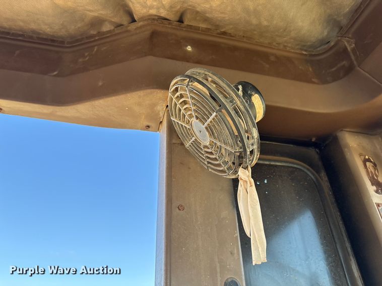 image for item IE9226 1990 Champion 720 A motor grader