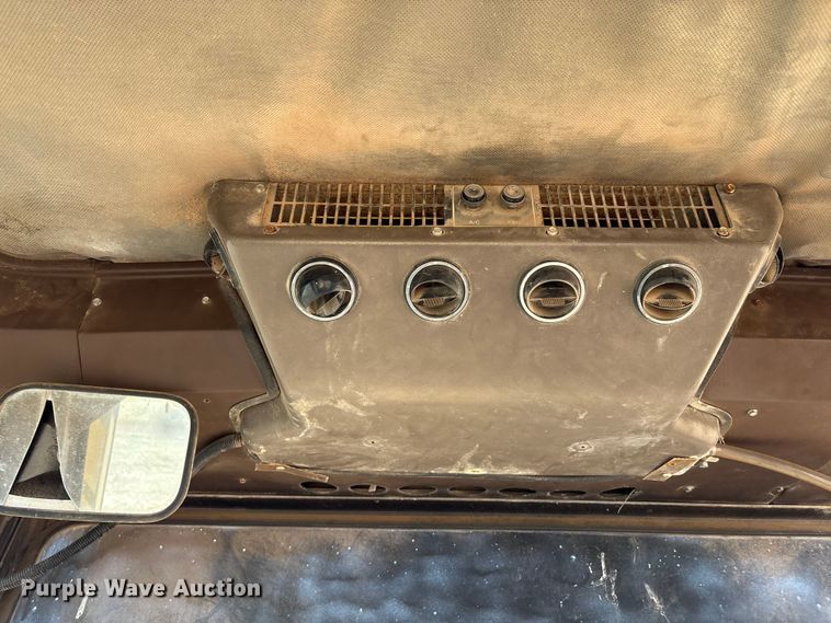 image for item IE9226 1990 Champion 720 A motor grader