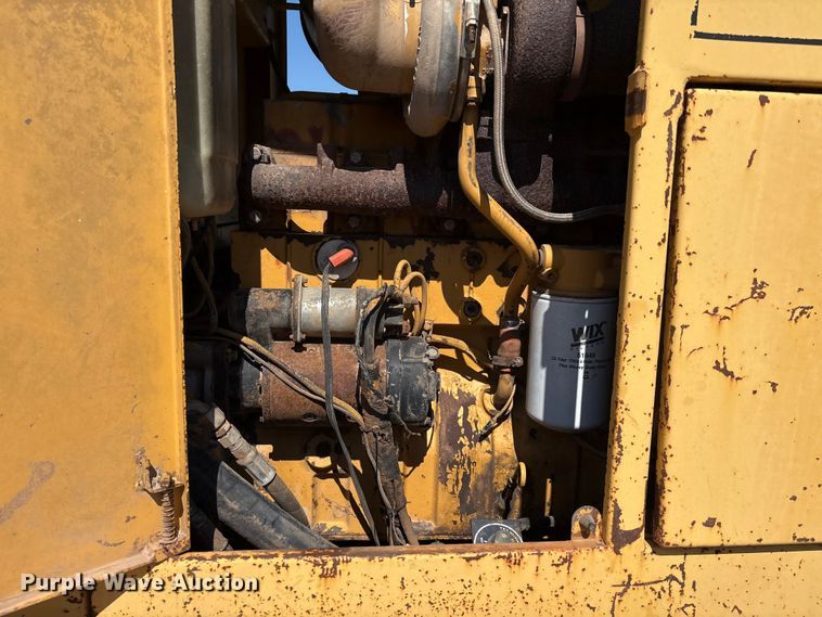 image for item IE9226 1990 Champion 720 A motor grader