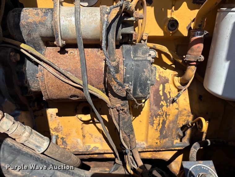 image for item IE9226 1990 Champion 720 A motor grader