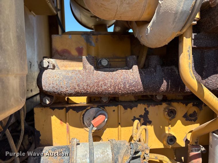 image for item IE9226 1990 Champion 720 A motor grader