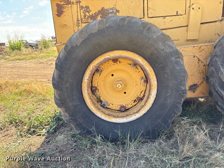 image for item IE9226 1990 Champion 720 A motor grader