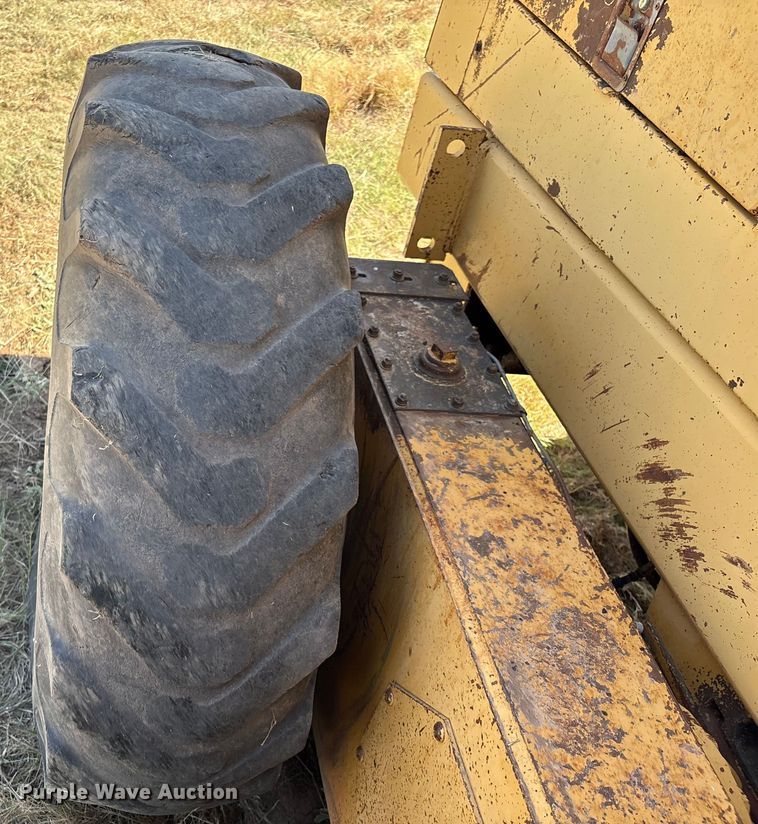 image for item IE9226 1990 Champion 720 A motor grader