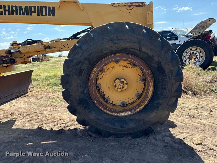 image for item IE9226 1990 Champion 720 A motor grader