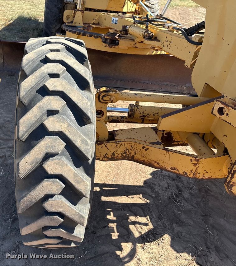 image for item IE9226 1990 Champion 720 A motor grader