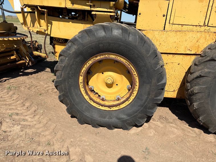 image for item IE9226 1990 Champion 720 A motor grader