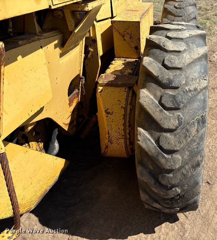 image for item IE9226 1990 Champion 720 A motor grader