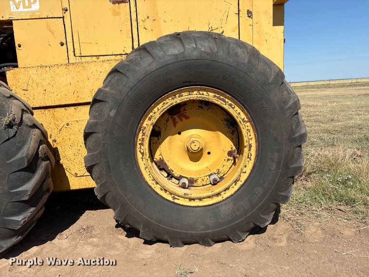 image for item IE9226 1990 Champion 720 A motor grader