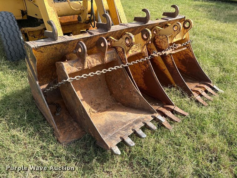 image for item IE9237 1998 John Deere 310E backhoe