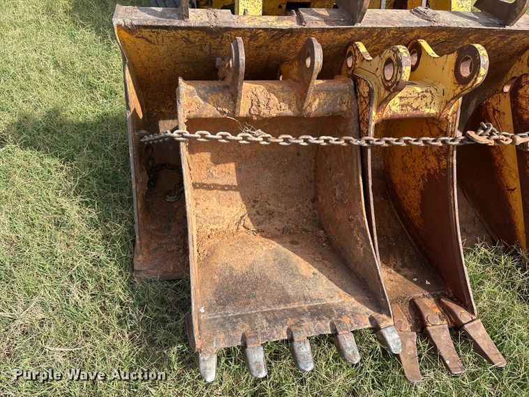 image for item IE9237 1998 John Deere 310E backhoe