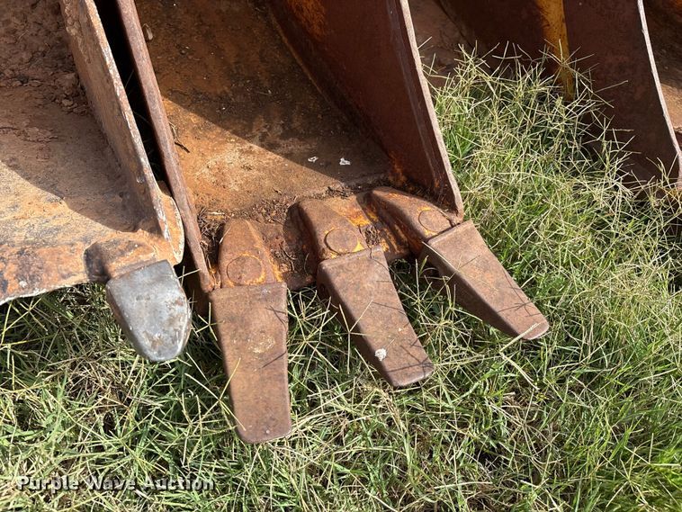 image for item IE9237 1998 John Deere 310E backhoe