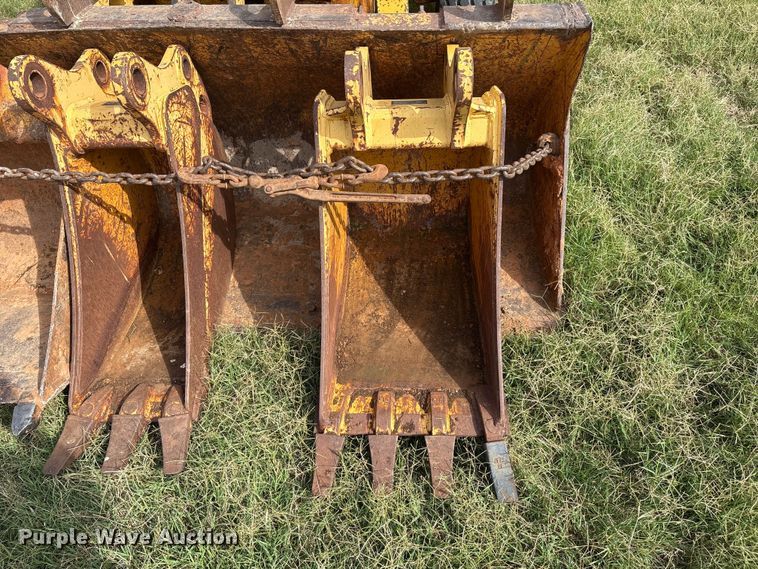 image for item IE9237 1998 John Deere 310E backhoe