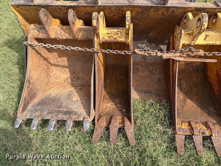 image for item IE9237 1998 John Deere 310E backhoe