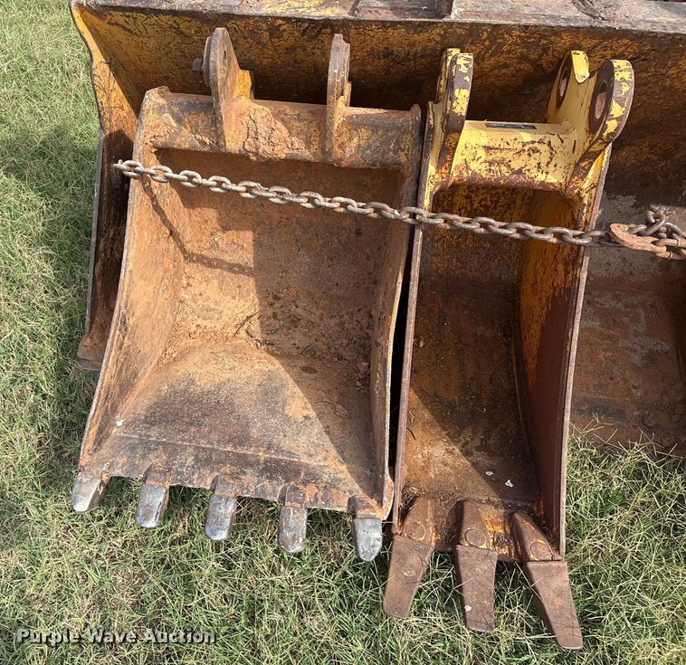 image for item IE9237 1998 John Deere 310E backhoe