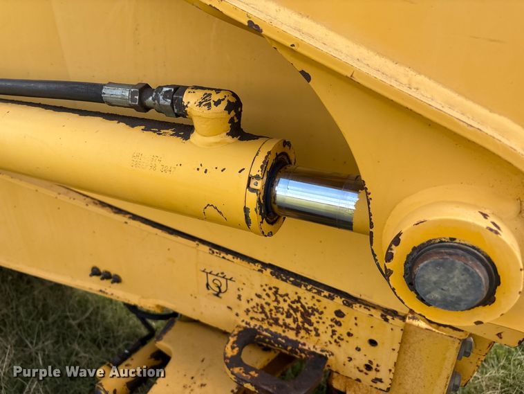 image for item IE9237 1998 John Deere 310E backhoe