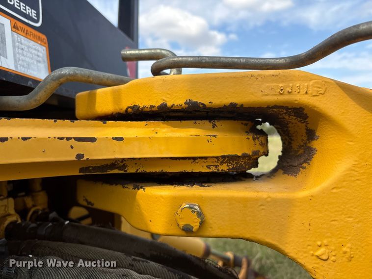 image for item IE9237 1998 John Deere 310E backhoe