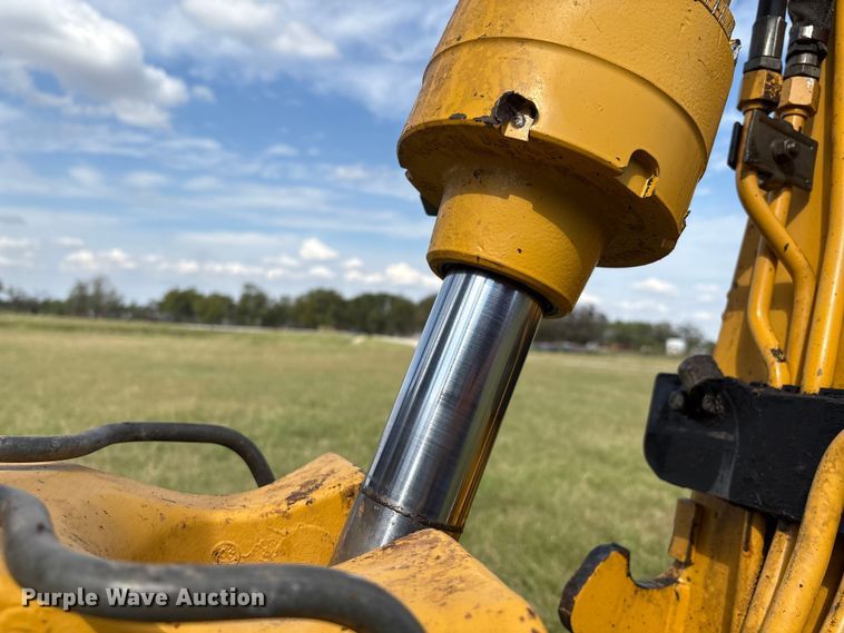 image for item IE9237 1998 John Deere 310E backhoe