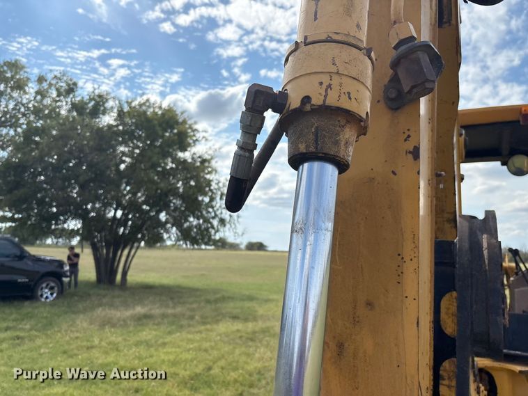 image for item IE9237 1998 John Deere 310E backhoe