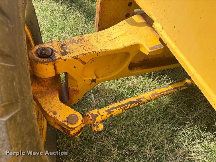 image for item IE9237 1998 John Deere 310E backhoe