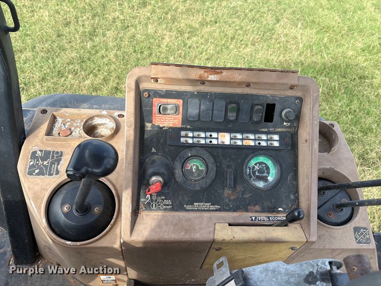 image for item IE9237 1998 John Deere 310E backhoe