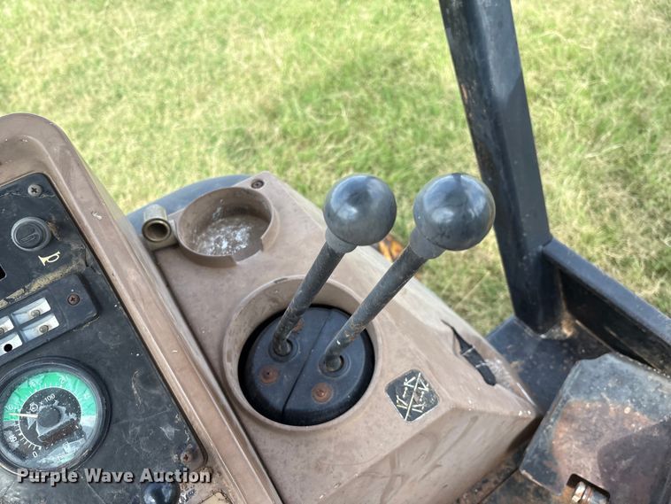 image for item IE9237 1998 John Deere 310E backhoe