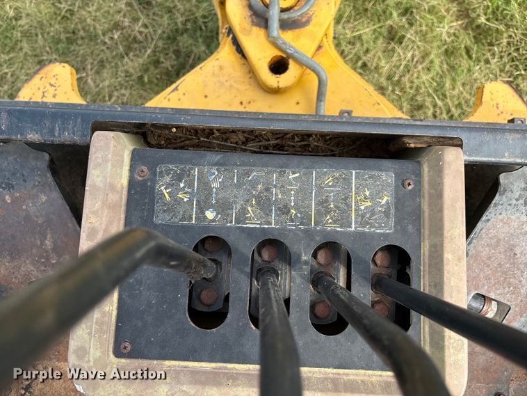 image for item IE9237 1998 John Deere 310E backhoe