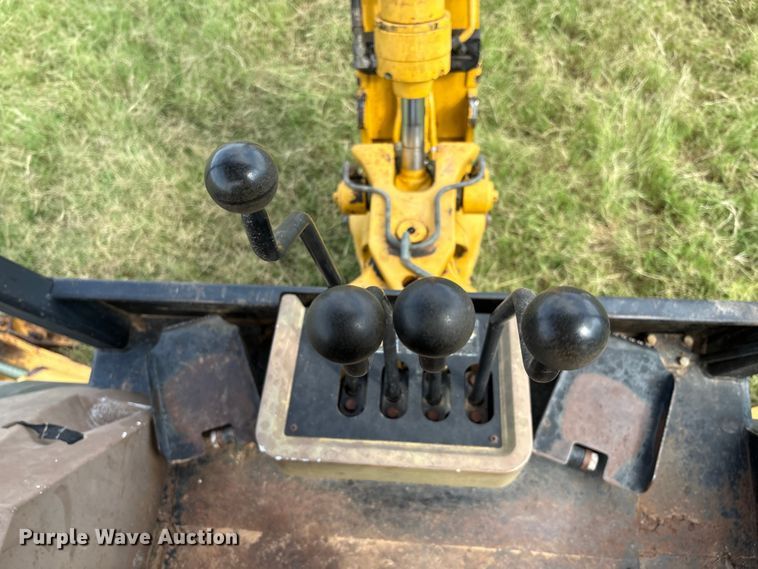 image for item IE9237 1998 John Deere 310E backhoe