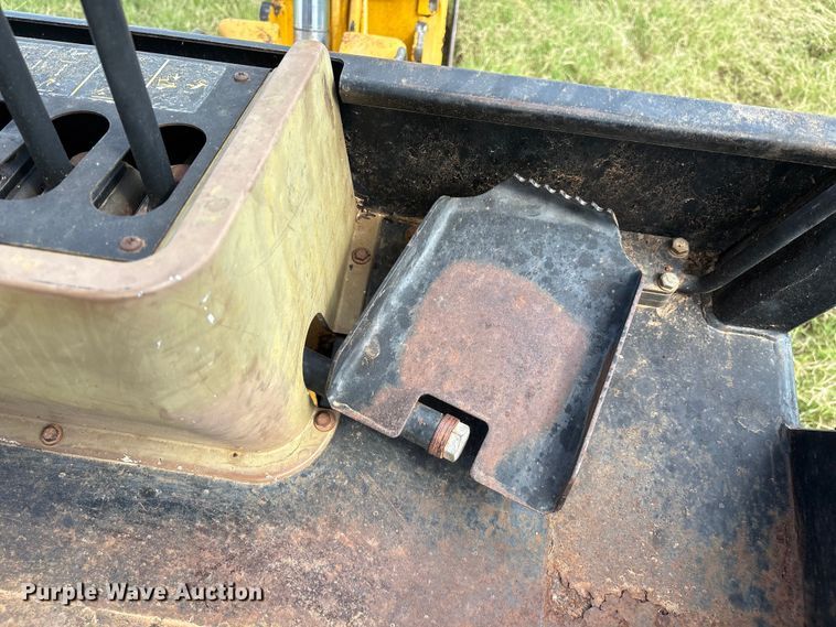 image for item IE9237 1998 John Deere 310E backhoe