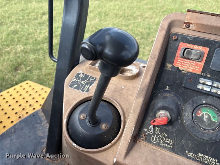 image for item IE9237 1998 John Deere 310E backhoe