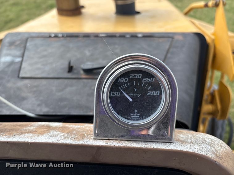 image for item IE9237 1998 John Deere 310E backhoe